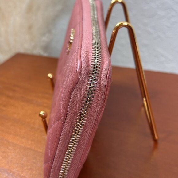 CHANEL 19 Zip Around Wallet in Blush Apricot Pink Matelasse Lambskin Authentic - Picture 4 of 9